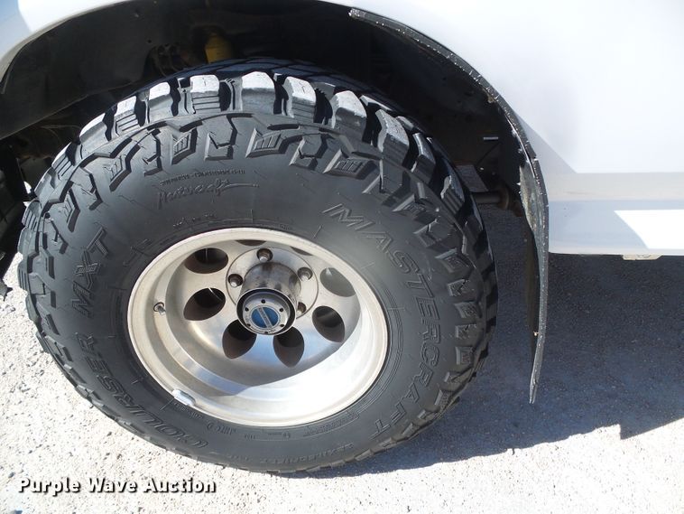 image for item DJ7539 1994 Ford Bronco XLT  SUV