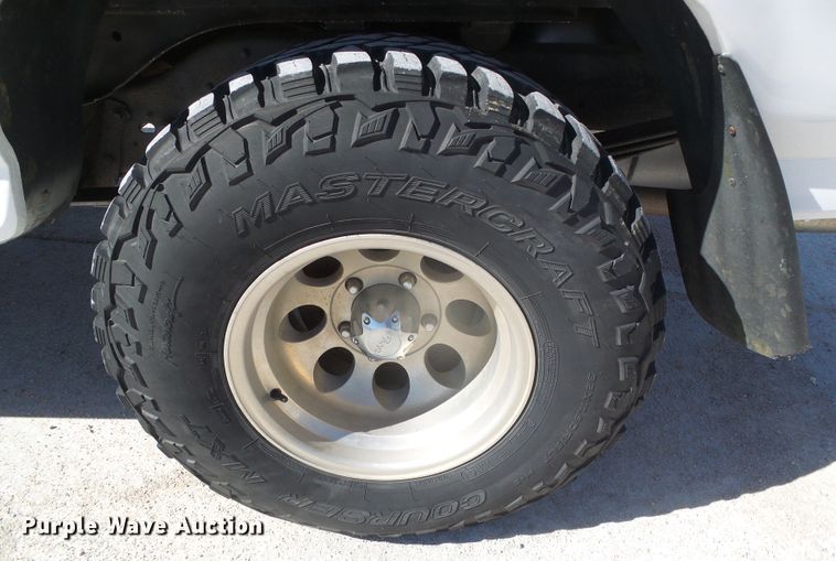 image for item DJ7539 1994 Ford Bronco XLT  SUV