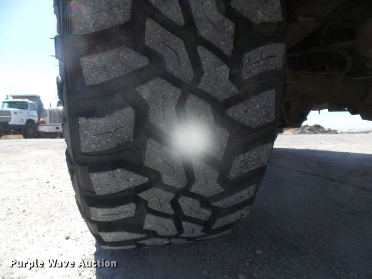 image for item DJ7539 1994 Ford Bronco XLT  SUV