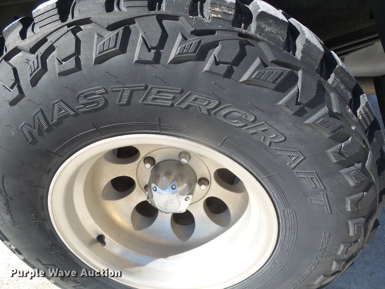 image for item DJ7539 1994 Ford Bronco XLT  SUV