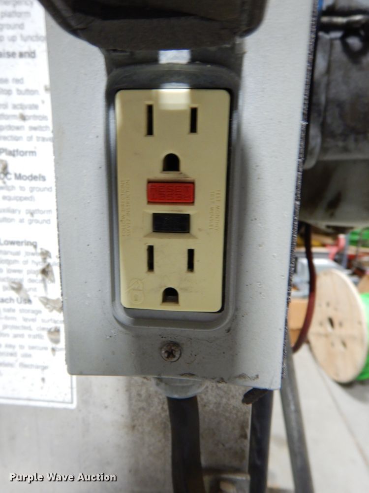 image for item DK1261 2007 Genie AWP-255  vertical lift