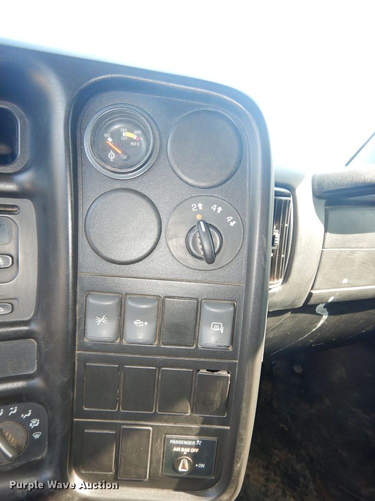 image for item DK3089 2005 Chevrolet C4500  Crew Cab dump truck