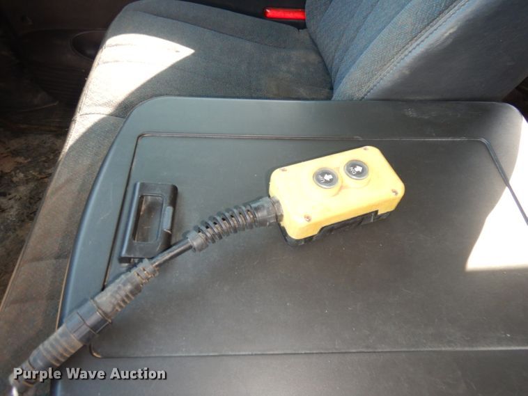 image for item DK3089 2005 Chevrolet C4500  Crew Cab dump truck