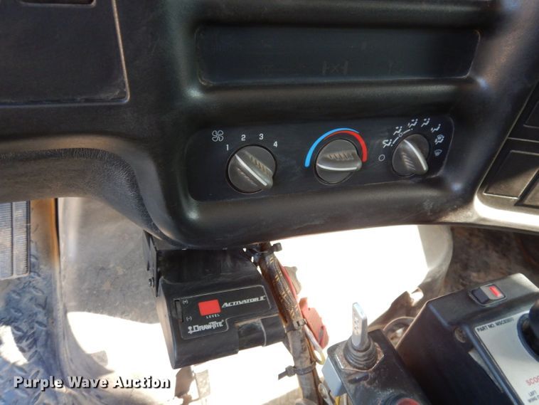 image for item DK3089 2005 Chevrolet C4500  Crew Cab dump truck