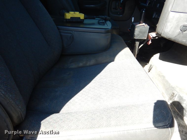 image for item DK3089 2005 Chevrolet C4500  Crew Cab dump truck