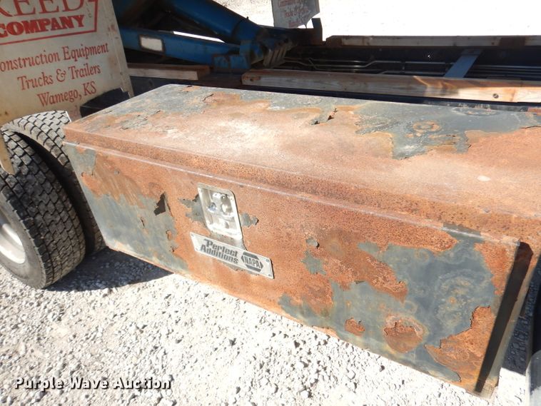 image for item DK3089 2005 Chevrolet C4500  Crew Cab dump truck