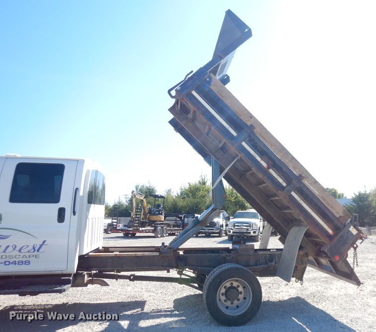 image for item DK3089 2005 Chevrolet C4500  Crew Cab dump truck