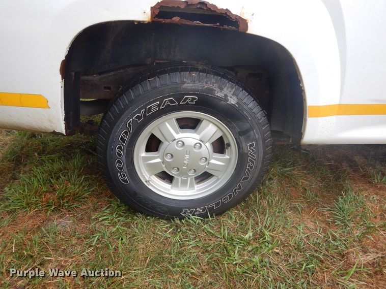 image for item DL6407 2004 GMC Canyon  pickup truck