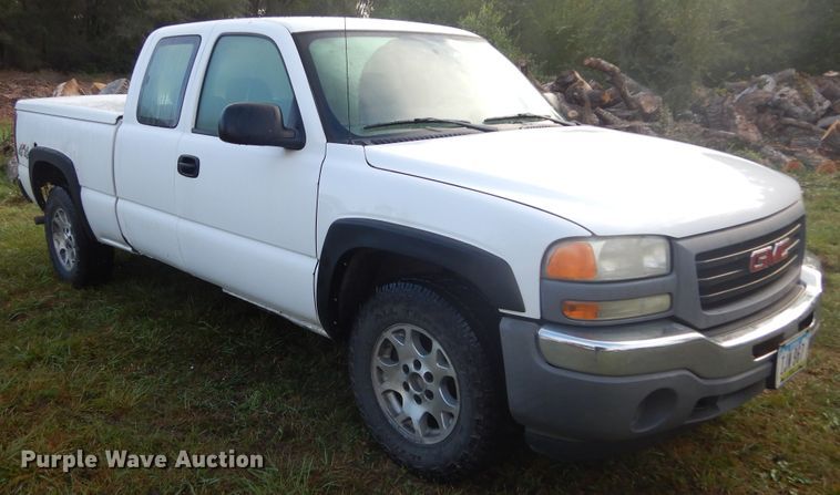 image for item DL6408 2005 GMC Sierra 1500  Ext. Cab pickup truck