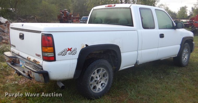 image for item DL6408 2005 GMC Sierra 1500  Ext. Cab pickup truck