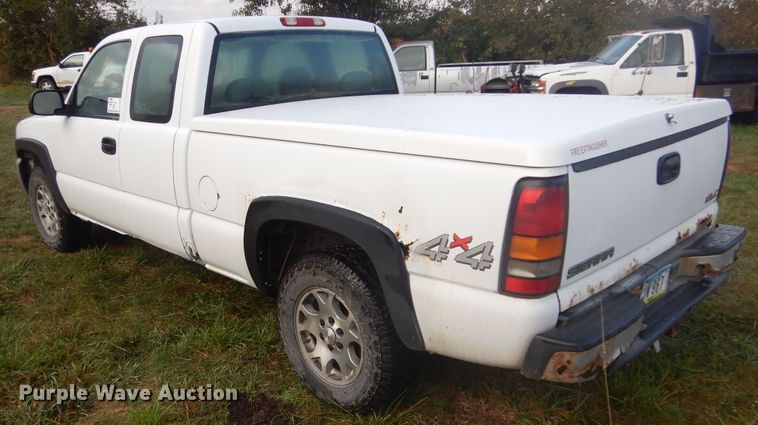 image for item DL6408 2005 GMC Sierra 1500  Ext. Cab pickup truck