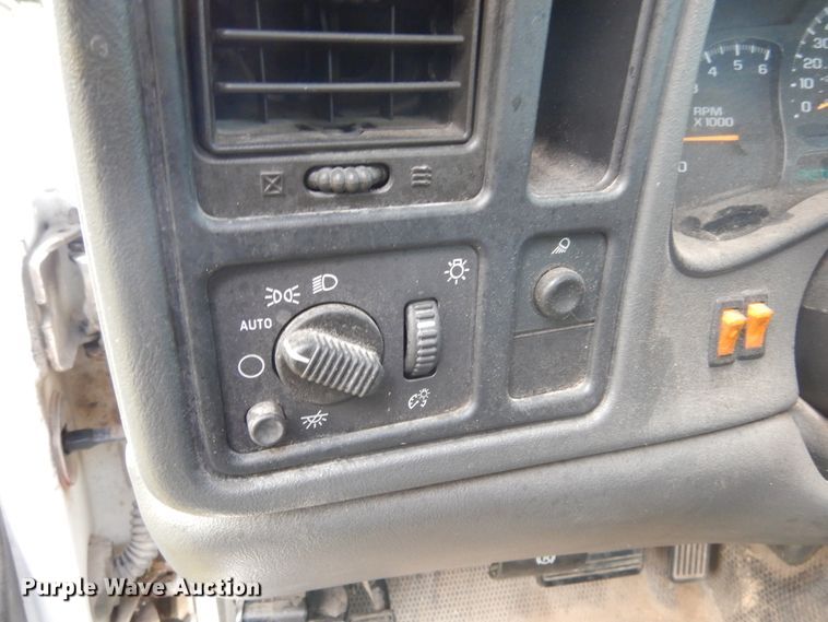 image for item DL6408 2005 GMC Sierra 1500  Ext. Cab pickup truck