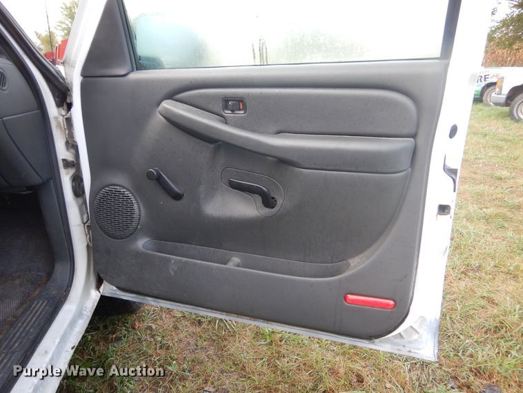 image for item DL6408 2005 GMC Sierra 1500  Ext. Cab pickup truck