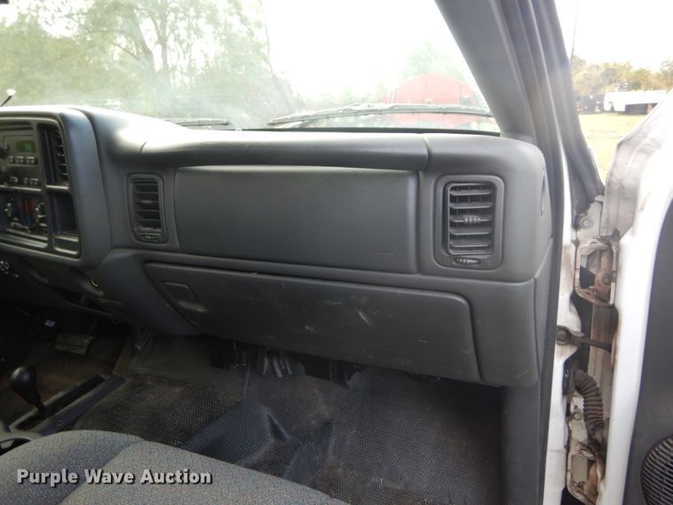 image for item DL6408 2005 GMC Sierra 1500  Ext. Cab pickup truck