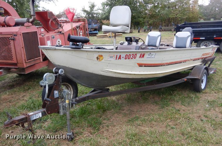 image for item DL6436 1986 Bass Tracker Tournament V-17  boat