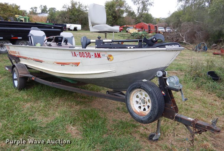 image for item DL6436 1986 Bass Tracker Tournament V-17  boat