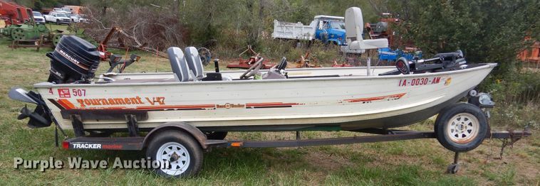 image for item DL6436 1986 Bass Tracker Tournament V-17  boat