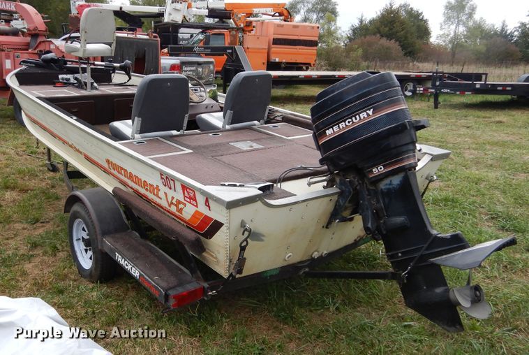 image for item DL6436 1986 Bass Tracker Tournament V-17  boat