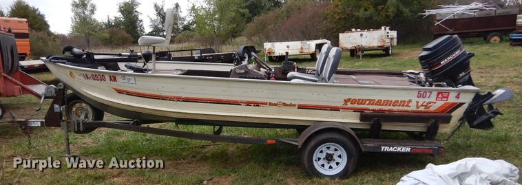 image for item DL6436 1986 Bass Tracker Tournament V-17  boat