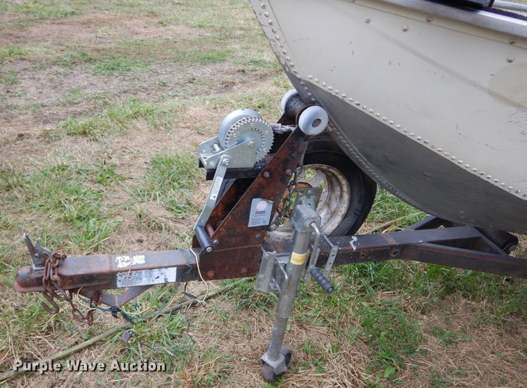 image for item DL6436 1986 Bass Tracker Tournament V-17  boat