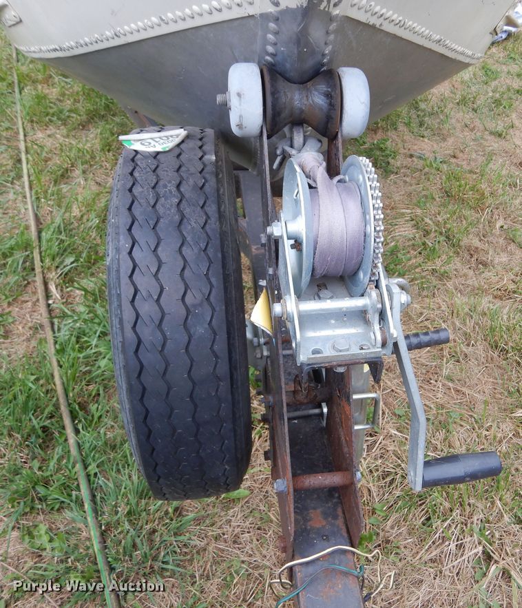 image for item DL6436 1986 Bass Tracker Tournament V-17  boat