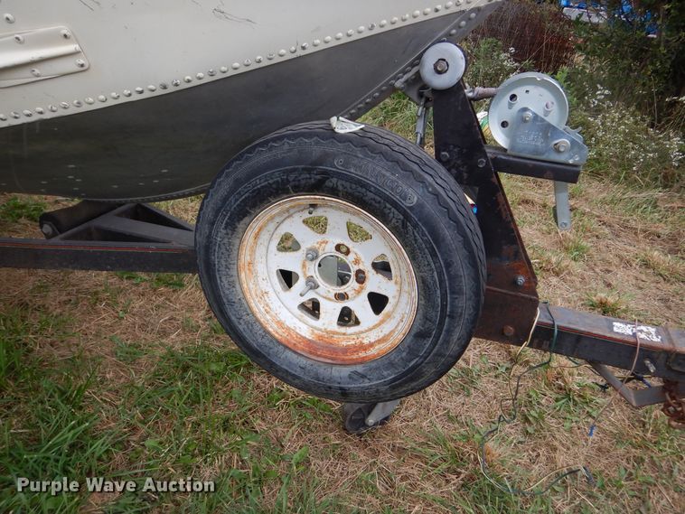 image for item DL6436 1986 Bass Tracker Tournament V-17  boat