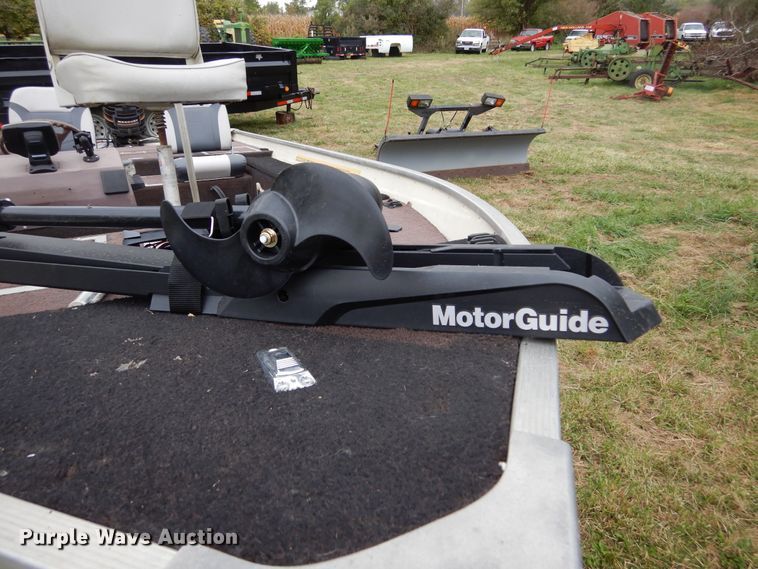 image for item DL6436 1986 Bass Tracker Tournament V-17  boat