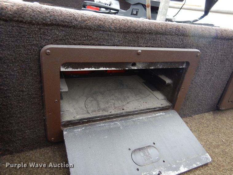 image for item DL6436 1986 Bass Tracker Tournament V-17  boat