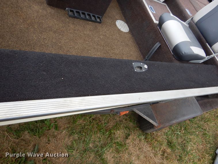 image for item DL6436 1986 Bass Tracker Tournament V-17  boat