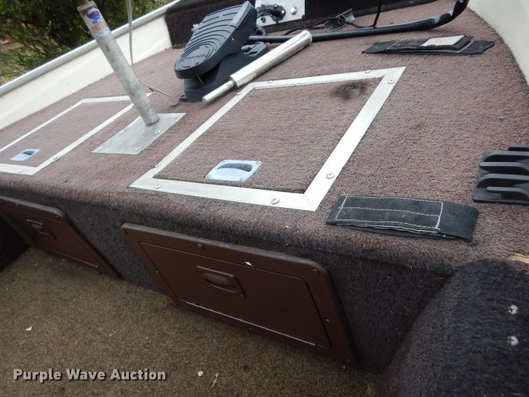 image for item DL6436 1986 Bass Tracker Tournament V-17  boat