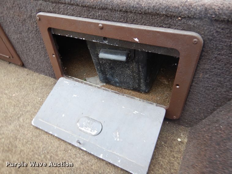 image for item DL6436 1986 Bass Tracker Tournament V-17  boat