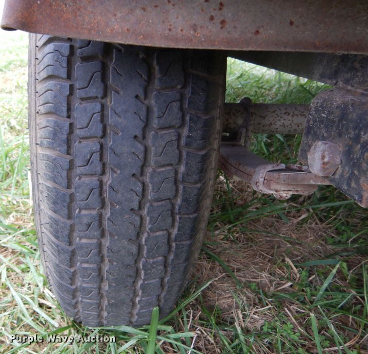 image for item DL6436 1986 Bass Tracker Tournament V-17  boat