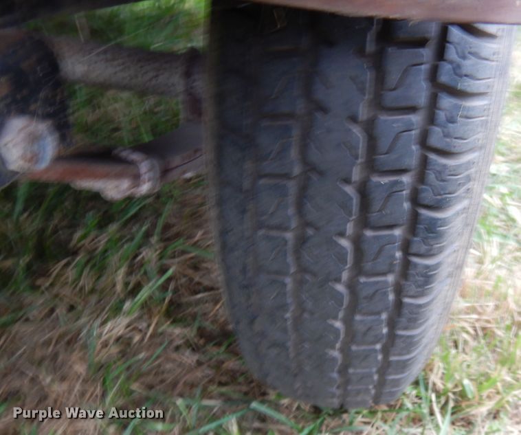 image for item DL6436 1986 Bass Tracker Tournament V-17  boat