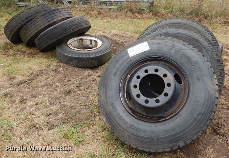 image for item DL6439 (9) tires and wheels