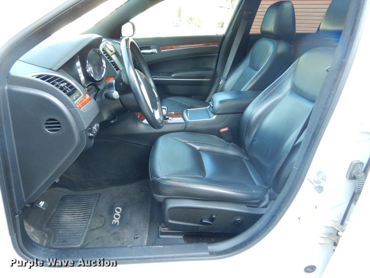 image for item DL6449 2014 Chrysler 300S