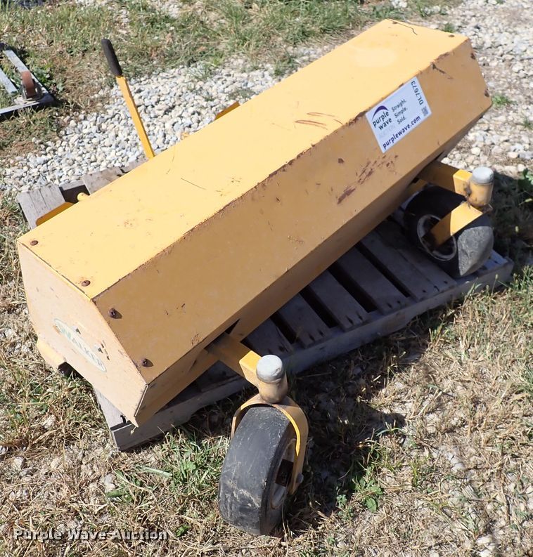 Walker aerator in Rose Hill, KS Item DL7673 sold Purple Wave