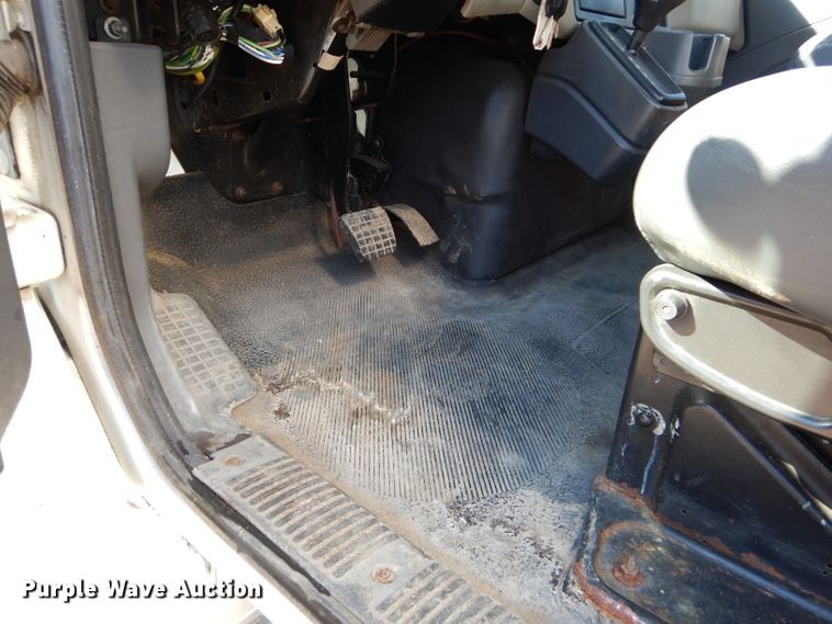 image for item DM0655 2013 International 4300  box truck