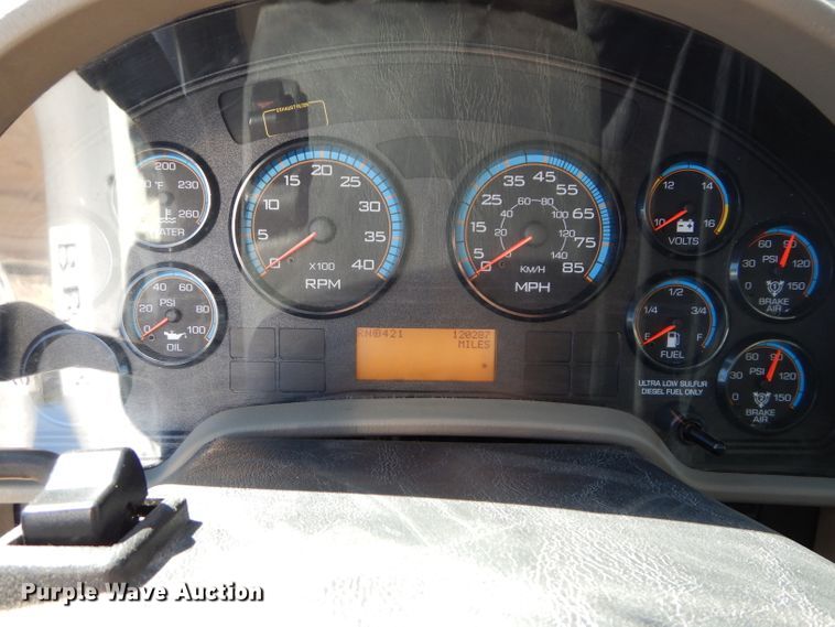 image for item DM0655 2013 International 4300  box truck