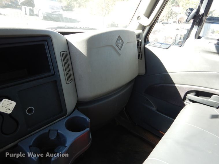 image for item DM0655 2013 International 4300  box truck