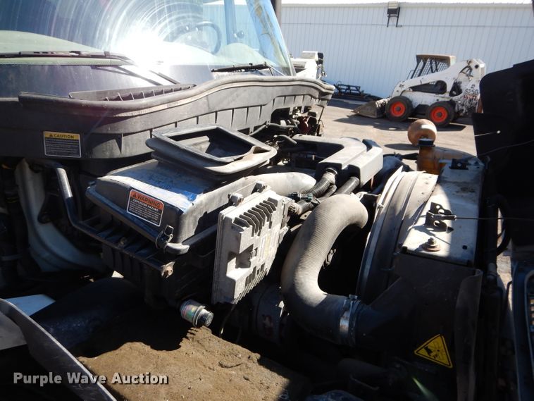 image for item DM0655 2013 International 4300  box truck