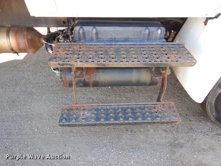 image for item DM0655 2013 International 4300  box truck