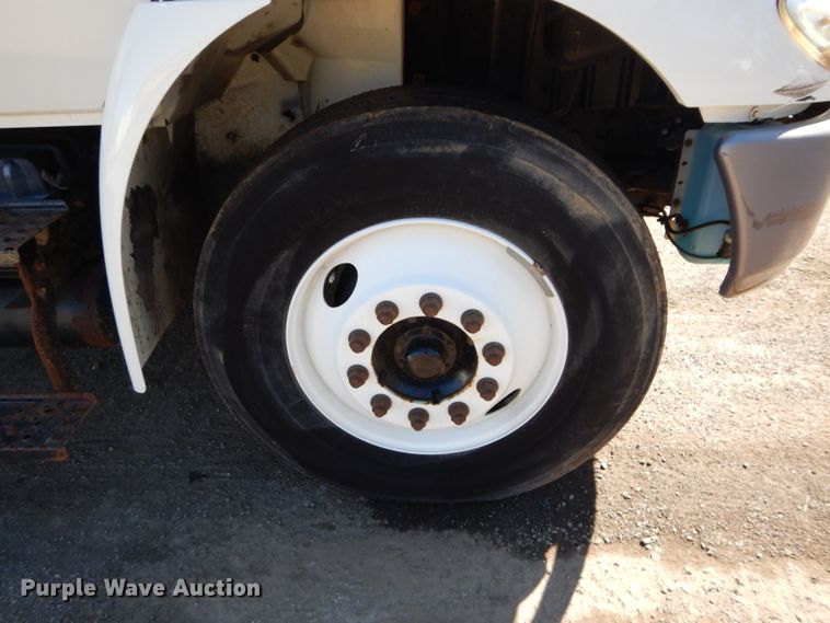 image for item DM0655 2013 International 4300  box truck