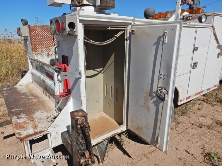 image for item DM8988 2003 Ford F550 Super Duty  utility / service truck