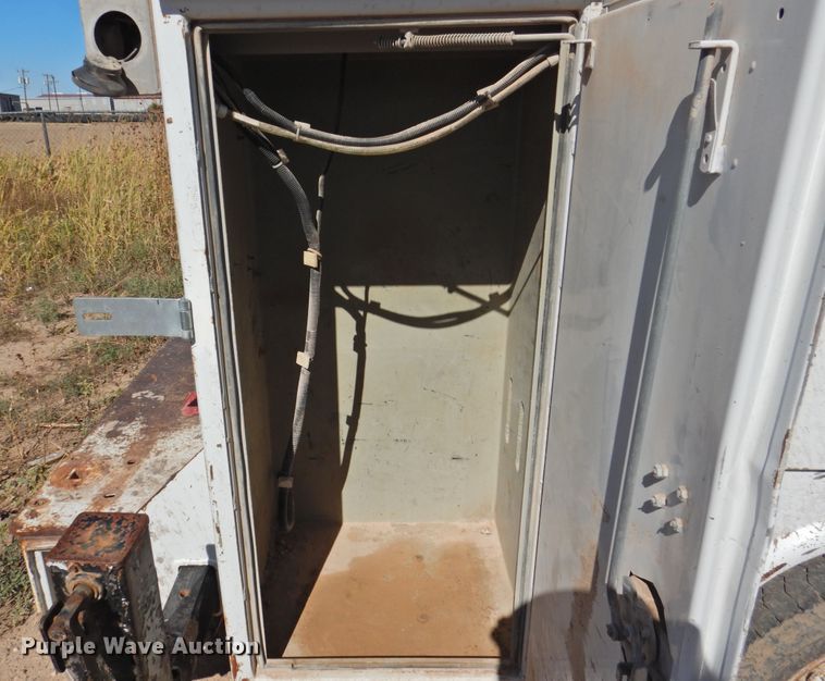 image for item DM8988 2003 Ford F550 Super Duty  utility / service truck