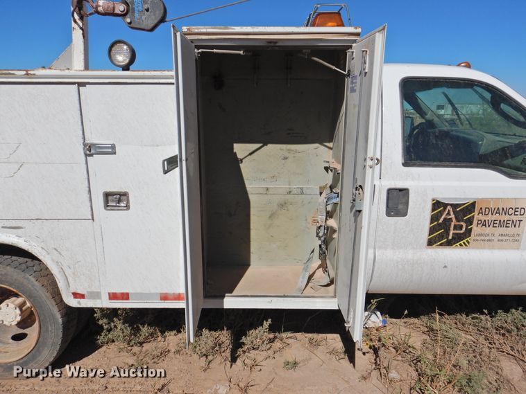 image for item DM8988 2003 Ford F550 Super Duty  utility / service truck