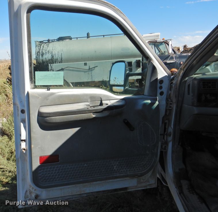 image for item DM8988 2003 Ford F550 Super Duty  utility / service truck