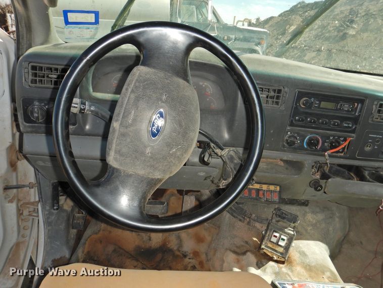 image for item DM8988 2003 Ford F550 Super Duty  utility / service truck