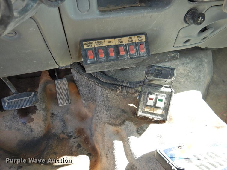 image for item DM8988 2003 Ford F550 Super Duty  utility / service truck