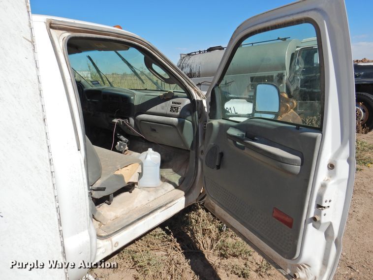 image for item DM8988 2003 Ford F550 Super Duty  utility / service truck