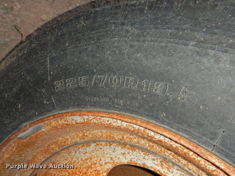 image for item DM8988 2003 Ford F550 Super Duty  utility / service truck